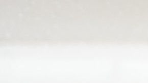 Las manzanas suelen tener una pegatina que pueden tapar su tarja de la cocina.