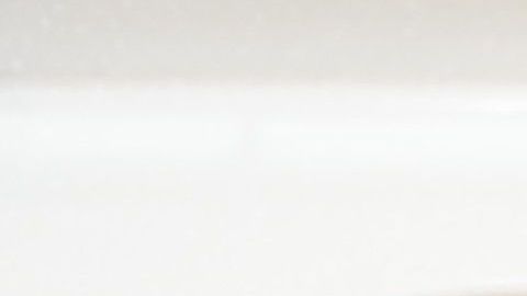 Las manzanas suelen tener una pegatina que pueden tapar su tarja de la cocina.