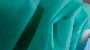 Con impresoras 3D hacen mascarillas.