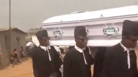 En Ghana se gasta más por los funerales que en las bodas.