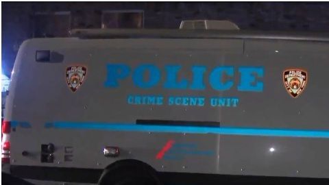 NYPD anoche en la escena