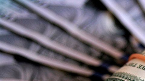 Te podrían sancionar con hasta $25,000 dólares en multas y cinco años de prisión por evasión de impuestos.