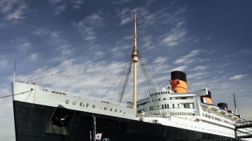 El Queen Mary es un histórico transatlántico que fue atracado y convertido en una atracción turística.