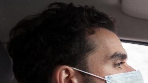 Si conduces solo en el auto, no es necesario hacer uso del cubrebocas o mascarilla, pues no estás expuesto a ningún contagio.