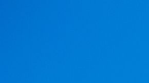 La niña estaba jugando con el cable cuando comenzaron a elevarlo.