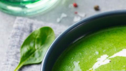sopa verde de espinacas