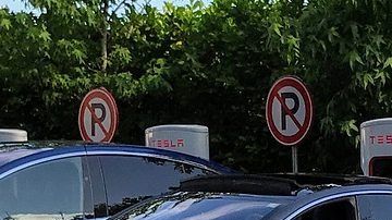Ante las quejas de los múltiples accidentes de autos de Tesla, la compañía reúne las pruebas para demostrar que sus autos pueden salvar vidas.
