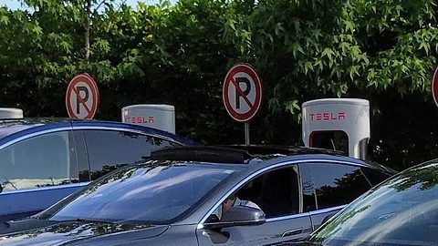 Ante las quejas de los múltiples accidentes de autos de Tesla, la compañía reúne las pruebas para demostrar que sus autos pueden salvar vidas.