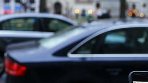 La empresa que funciona a través de una aplicación popular, busca darle la vuelta a la nueva ley en California.