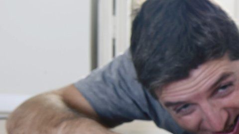 En Reino Unido, la gente consulta su celular cada 12 minutos.