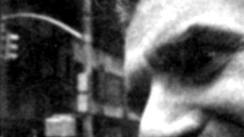 Cooper no había planeado a quién llamar... y terminó llamando a la competencia.