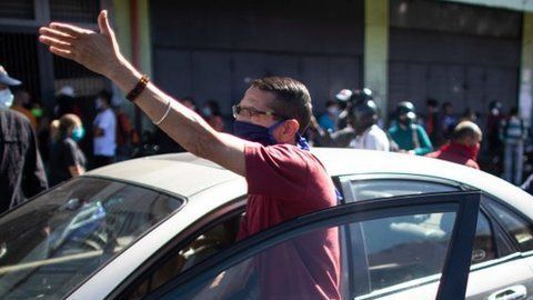 Pese a sus inmensas reservas de crudo, en Venezuela es cada vez más difícil encontrar gasolina.