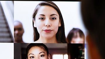 Las reuniones online incrementan nuestra carga cognitiva.