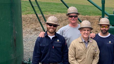 Rusty, tercero a la izquierda, ahora emplea a 925 personas.