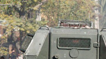 Con piedras y palos, los manifestantes se enfrentaron a los carabineros.