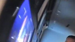 Behnken (al fondo) y Hurley llamaron a la base en la Tierra antes de irse a dormir.