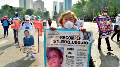 Las madres acudieron con mascarillas a la manifestación.