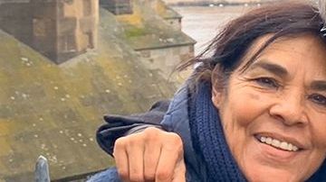 Alejandra Espinoza, Chiqui Delgado y Rafa Araneda con sus madres