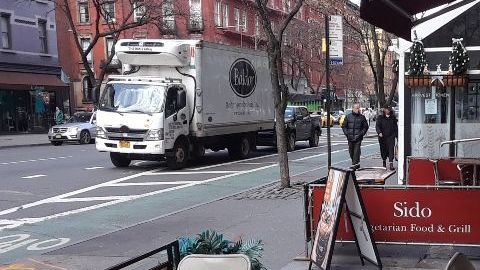 No todos tiene permiso para servir afuera