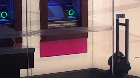 Indigencia y riesgos de robo en los bancos