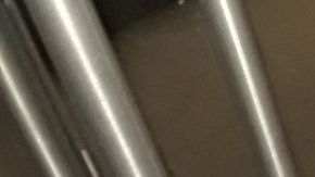 Correspondencia acumulada en tienda cerrada en NYC