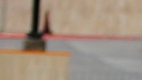 -FOTODELDIA- AME2487. TEGUCIGALPA (HONDURAS), 27/05/2020.- Trabajadores de transporte público cierran el paso en una calle durante una protesta este miércoles, en Tegucigalpa (Honduras). El transporte público de Honduras prevé manifestaciones en al menos las dos principales ciudades, Tegucigalpa y San Pedro Sula, para exigir al Gobierno que se les permita regresar a sus actividades, paralizadas desde marzo a causa de la pandemia de COVID-19. El domingo, el Gobierno extendió hasta el 31 de mayo la alerta roja y el toque de queda que rige desde mediados de marzo. EFE/Gustavo Amador