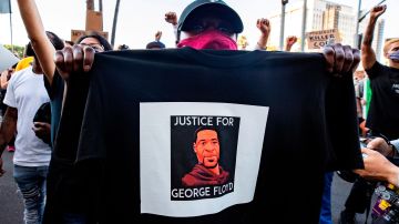 Manifestantes exigen justicia para George Floyd.