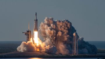 Despega el cohete Falcon de SpaceX con la Misión Arabsat-6A.