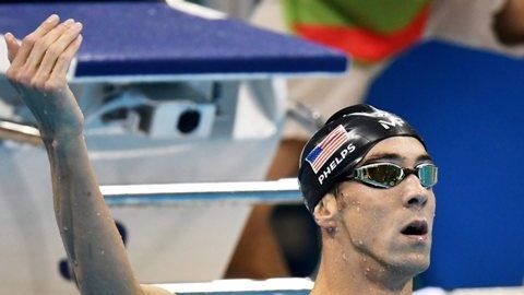Impresionante: Michael Phelps se cuelga su oro olímpico número 20.