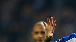 Jesús Corona anotó el segundo gol de la noche, para el triunfo 3-1 del FC Porto sobre Schalke 04