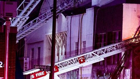 El lugar de la explosión en el centro de Los Ángeles.