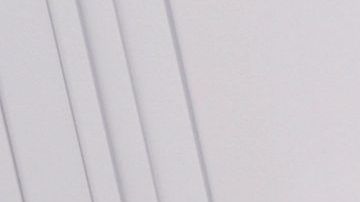 Anuel AA junto a su novia Karol G.