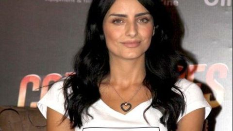 Aislinn Derbez.