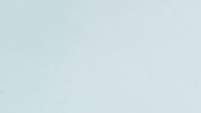 AME549. BRASILIA (BRASIL), 17/05/2020.- El presidente brasileño, Jair Bolsonaro, levanta a una niña en una manifestación de apoyo este domingo en la entrada del Palacio do Planalto en Brasilia (Brasil). Bolsonaro estuvo acompañadopor once ministros y destacó la gran presencia de seguidores pese a las medidas de los gobiernos regionales para evitar las aglomeraciones como herramienta para combatir el COVID-19. EFE/Joédson Alves.