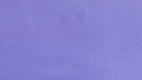 Personal médico trabaja al interior de un avión ambulancia con pacientes contagiados con COVID-19, en Manaos.