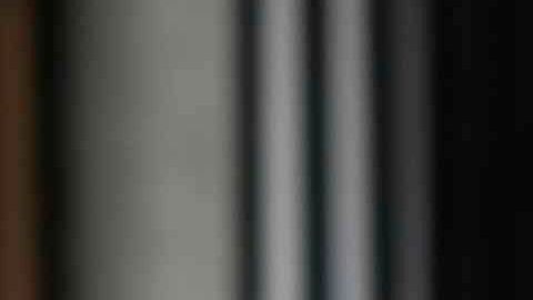 Personas con estatus de refugiado y de bajos recursos económicos esperan para recibir víveres y asistencia por parte de la organización "Coalición Nicaragüense en el Exilio", en San José (Costa Rica). EFE/Jeffrey Arguedas/Archivo