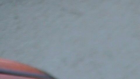 MEX1472. NEZAHUALCÓYOTL (MÉXICO), 22/05/2020.- Un trabajador del crematorio municipal camina entre ataúdes el pasado 6 de mayo en Nezahualcóyotl, estado de México (México). Las cifras de muertos por COVID-19 están en el centro de la polémica en México. Las autoridades han admitido que hay un subregistro de decesos pero eluden dar estimaciones, mientras algunas investigaciones han señalado que los fallecidos en la capital triplican el dato oficial. EFE/Sáshenka Gutiérrez