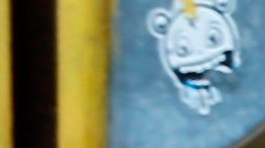 Varias personas hacen fila para entrar a un banco, en La Habana (Cuba). EFE/Ernesto Mastrascusa/Archivo