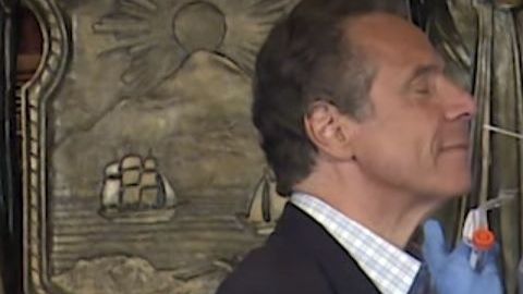 El gobernador Andrew Cuomo se realizó la prueba de coronavirus.