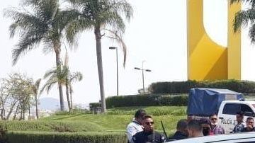 El vehículo donde viajaban los presuntos delincuentes.