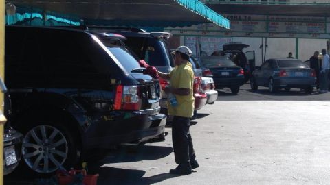 Los lavacaras atraviesan por una situación económica muy delicada. (Cortesía Clean Carwash Campaign)