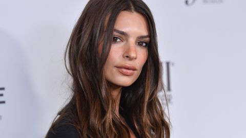 Emily Ratajkowski presume orgullosa la casa que tiene en Los Ángeles.