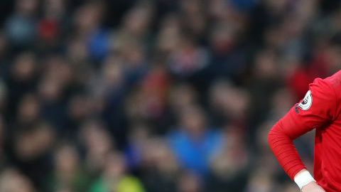 Brandon Williams en un partido con el Manchester United.