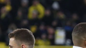 Kylian Mbappe y Erling Haaland saludándose previo a un partido de Borussia Dortmund vs. Paris Saint-Germain.