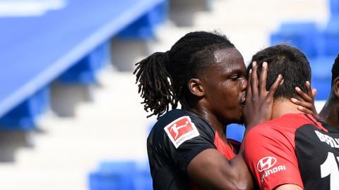 Dedryck Boyata y su polémico festejo.