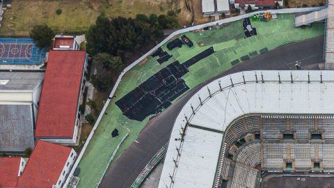 Vista aérea de un Foro Sol vacío en el Autódromo Hermanos Rodríguez durante el cierre para detener la propagación de COVID-19 el 21 de abril de 2020 en la Ciudad de México, México.