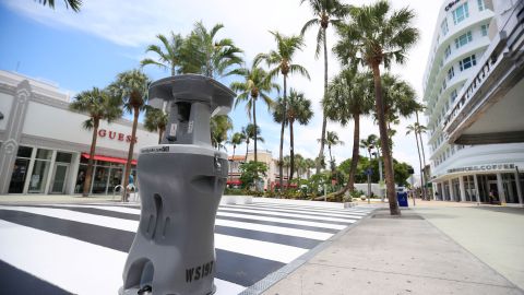 La emblemática avenida de Lincoln Road, en Miami Beach (Florida), completamente vacía.