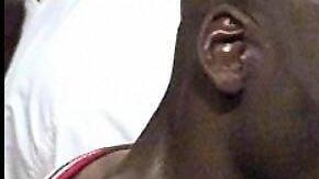 CHICAGO, UNITED STATES:  Chicago Bulls player Michael Jordan (L) congratulates teammate Steve Kerr after Kerr's last-second basket against the Utah Jazz in game six of the 1997 NBA Finals at the United Center in Chicago, IL.  The Bulls captured the NBA championship by defeating the Jazz 90-86.     (ELECTRONIC IMAGE)     AFP PHOTO/Robert SULLIVAN (Photo credit should read ROBERT SULLIVAN/AFP via Getty Images)