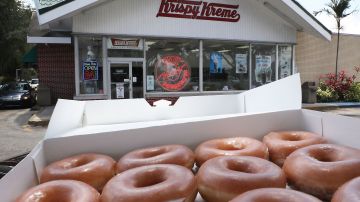 Krispy Kreme donas gratis graduados 2020 estudiantes secundaria universitarios