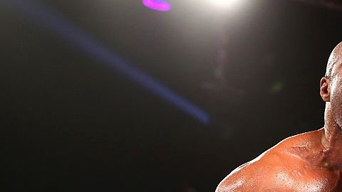 Shannon Briggs durante una pelea en 2016.